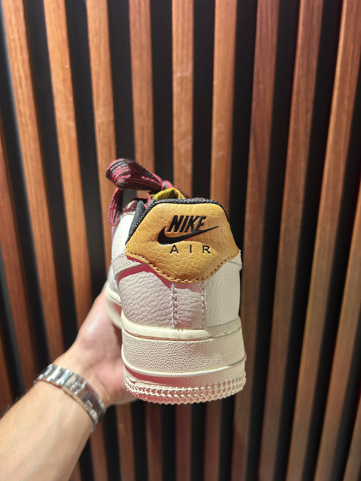 TENIS NIKE AIR FORCE 1 ‘07 LV8 FOSSIL