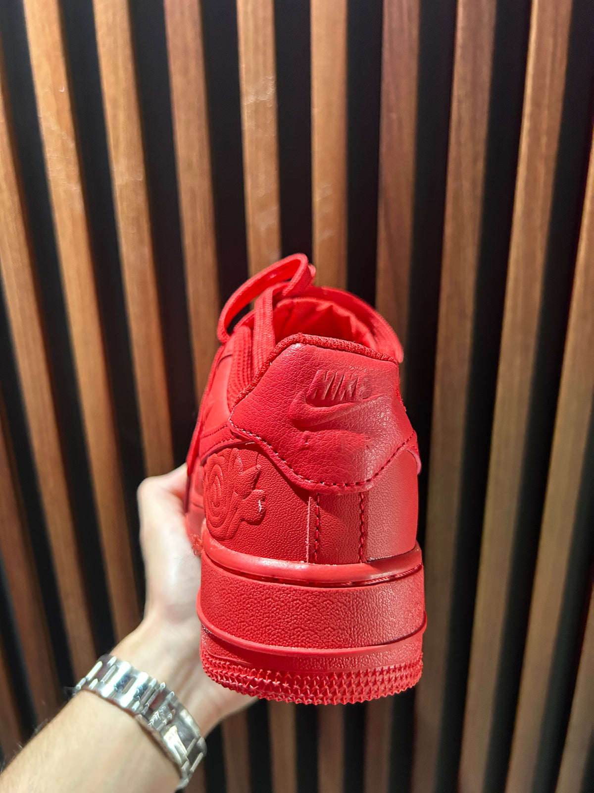TENIS NIKE AIR FORCE 1 LOW ‘07 RED ROSES