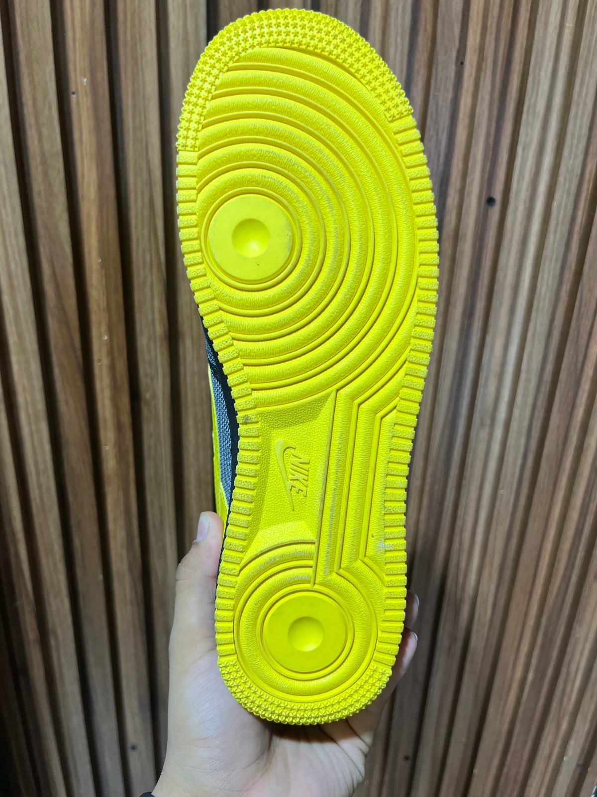 Tenis Nike air force one low supreme x undefeated livestrong