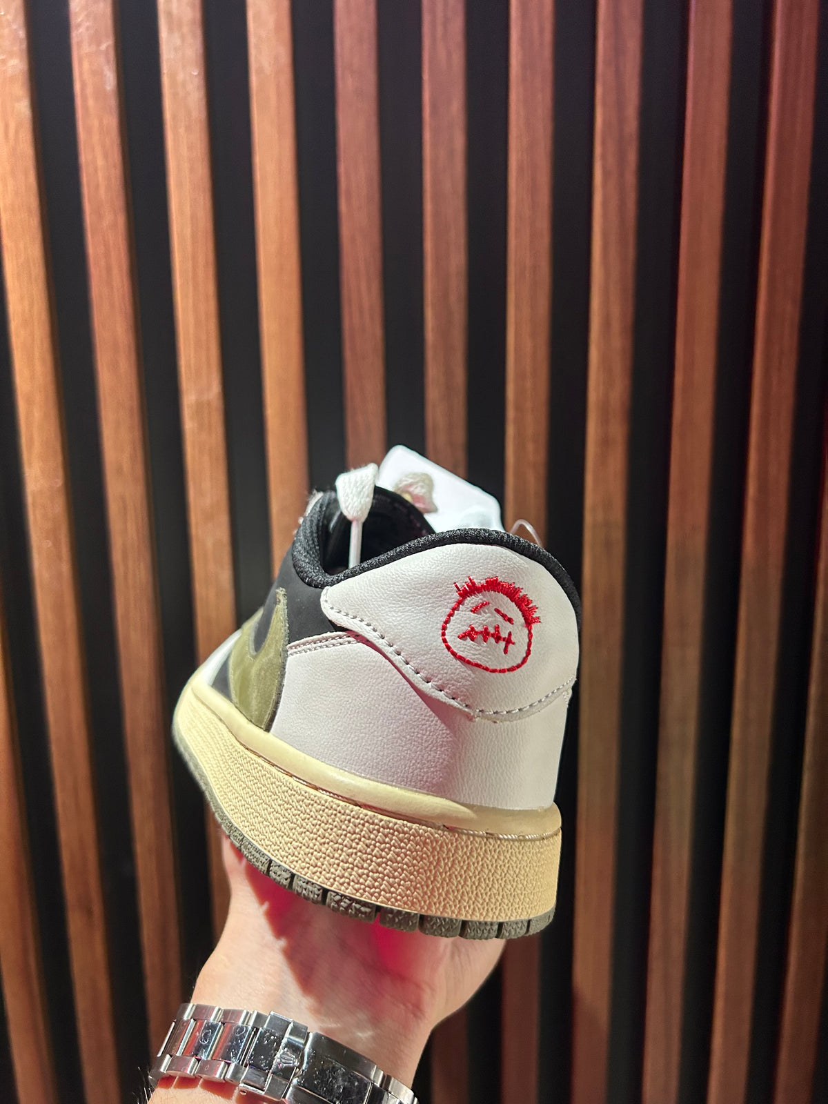 TENIS NIKE AIR JORDAN 1 LOW X TRAVIS SCOTT MEDIUM OLIVE