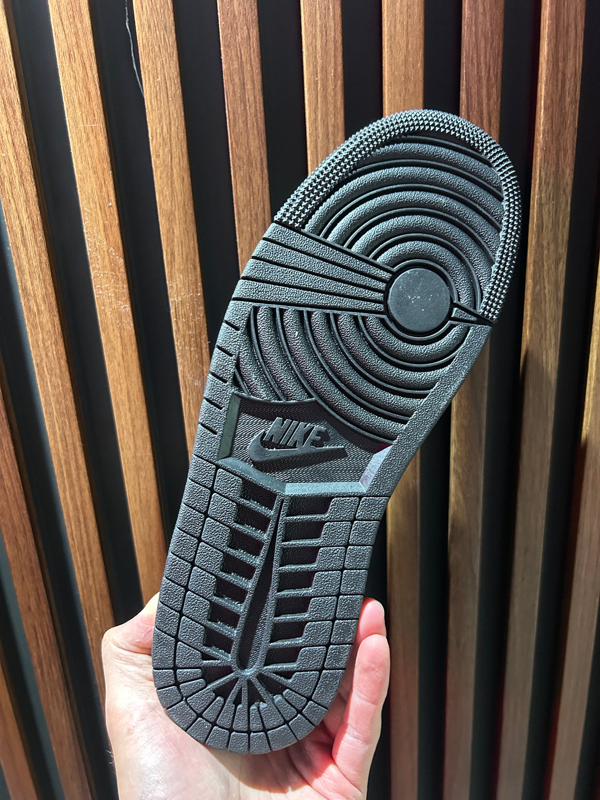 TENIS NIKE AIR JORDAN 1 LOW SE BLACK ELEPHANT PRINT