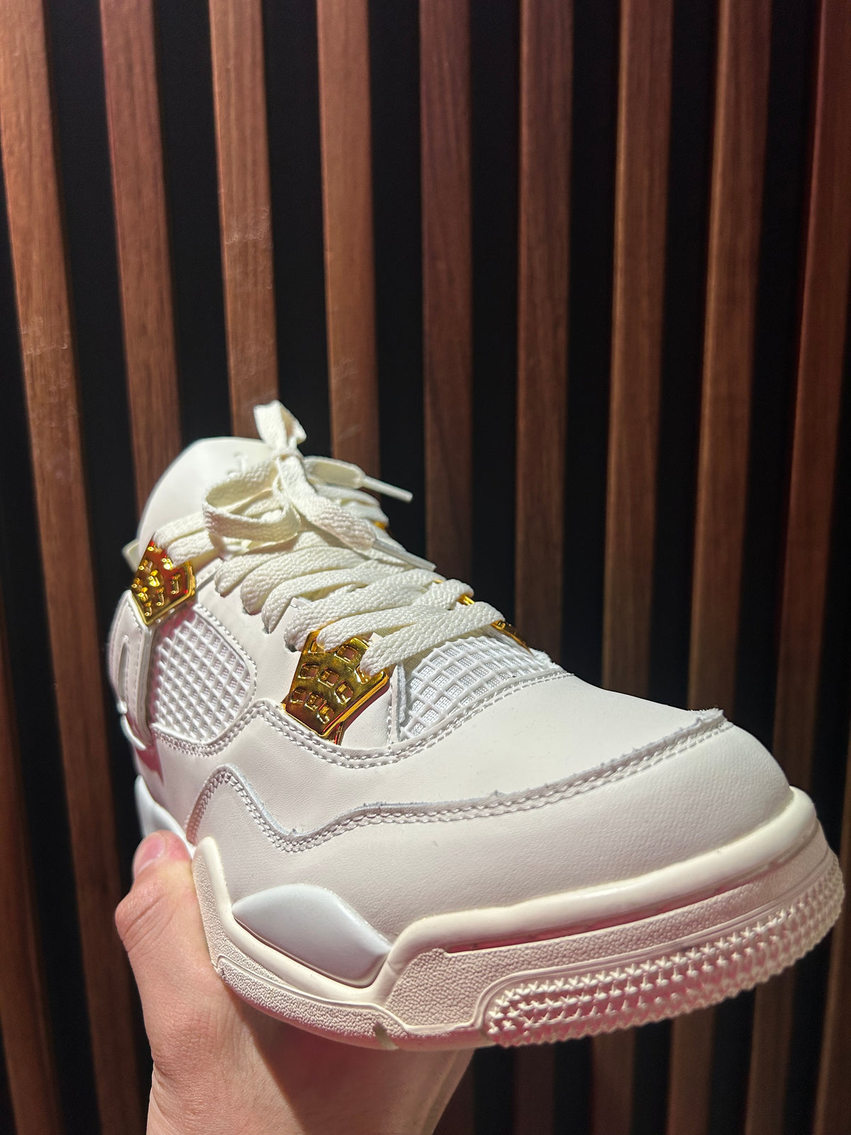 TENIS AIR JORDAN 4 RETRO METALLIC GOLD