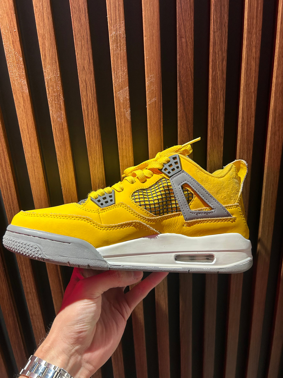 TENIS AIR JORDAN 4 RETRO LIGHTNING