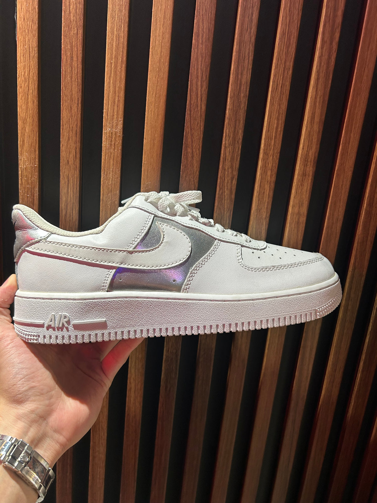 TENIS NIKE AIR FORCE ONE LOW IRIDISCENTE