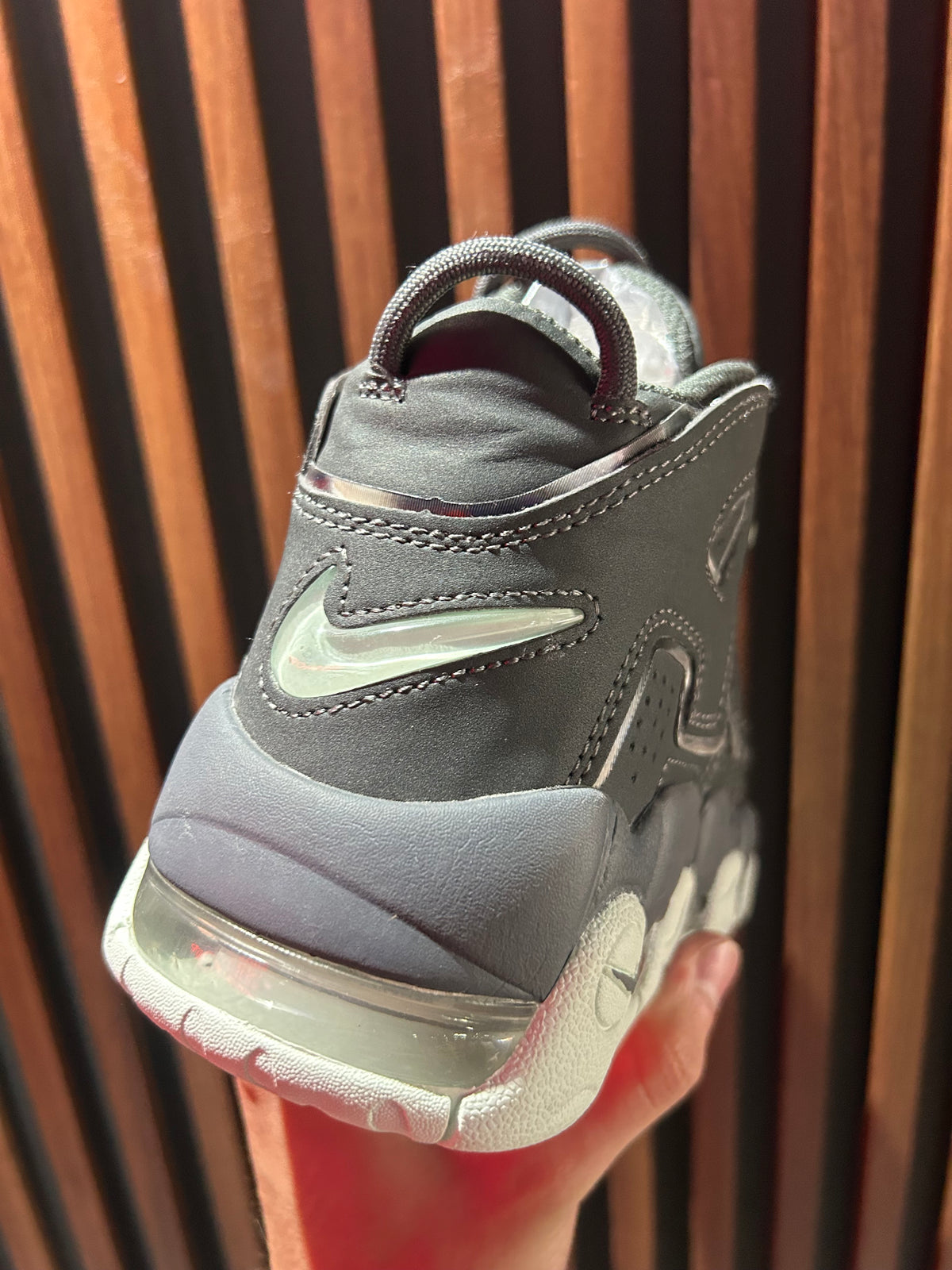 TENIS NIKE AIR MORE UPTEMPO ‘96 DARK SMOKE GREY