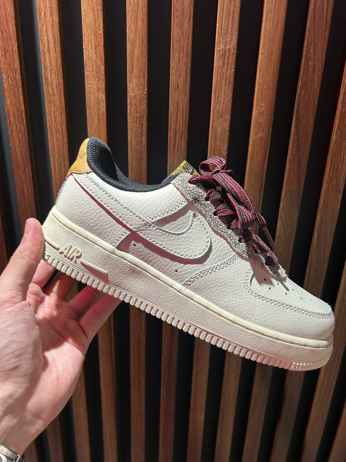 TENIS NIKE AIR FORCE 1 ‘07 LV8 FOSSIL