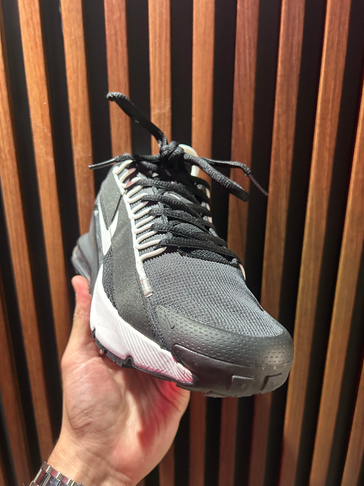 TENIS NIKE AIR MÁX PULSE ROAM