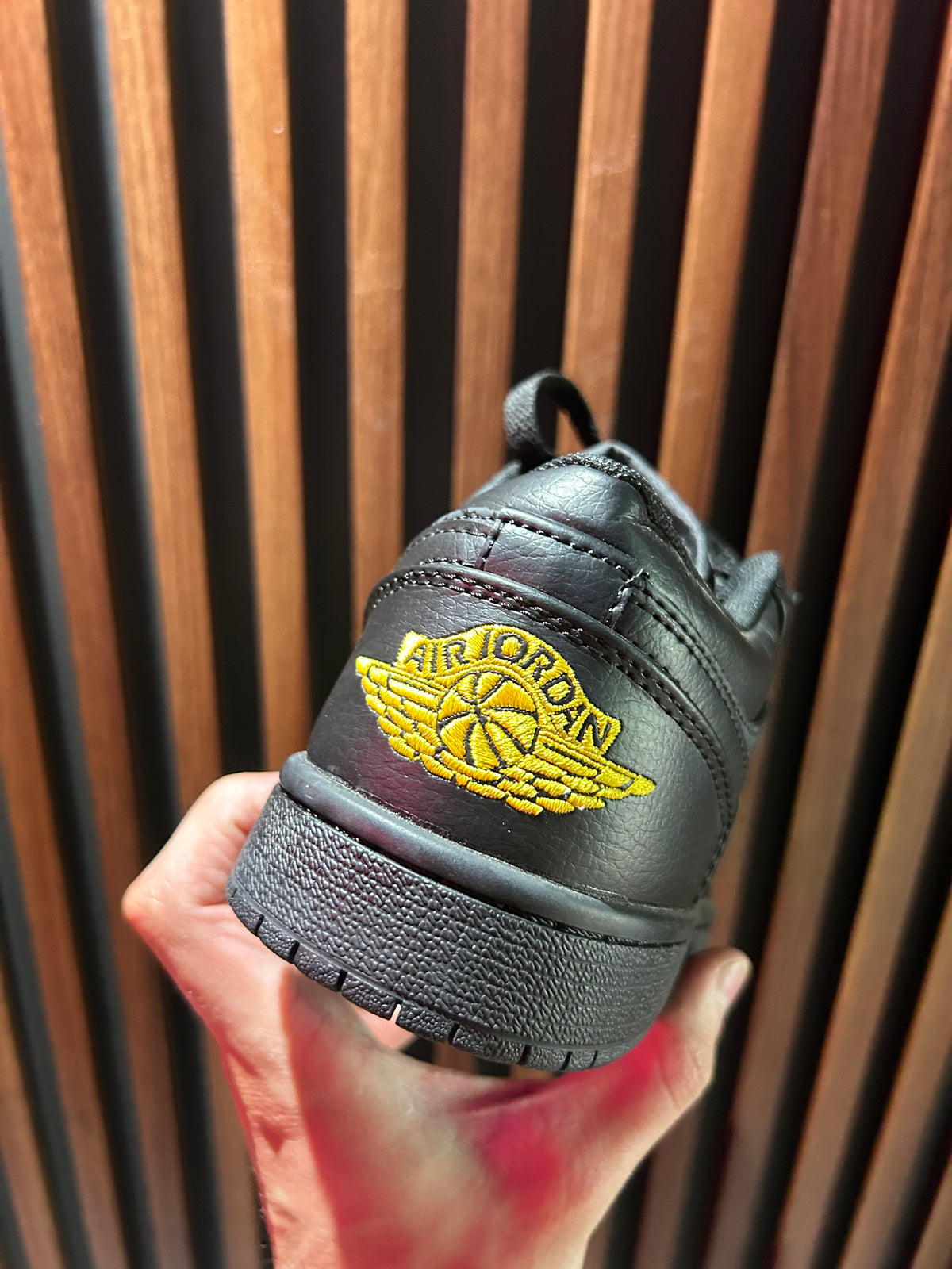 TENIS NIKE AIR JORDAN 1 LOW SE BLACK ELEPHANT PRINT