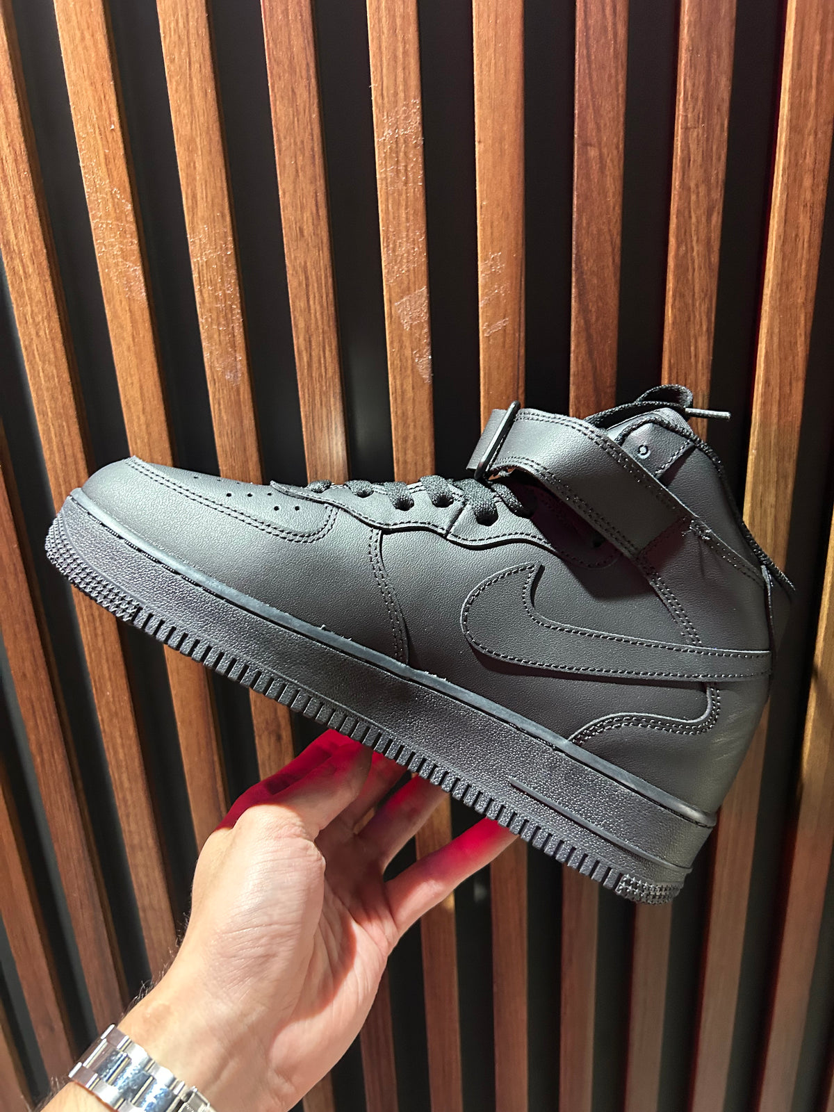 TENIS NIKE AIR FORCE 1 MID ‘07 TRIPLE BLACK