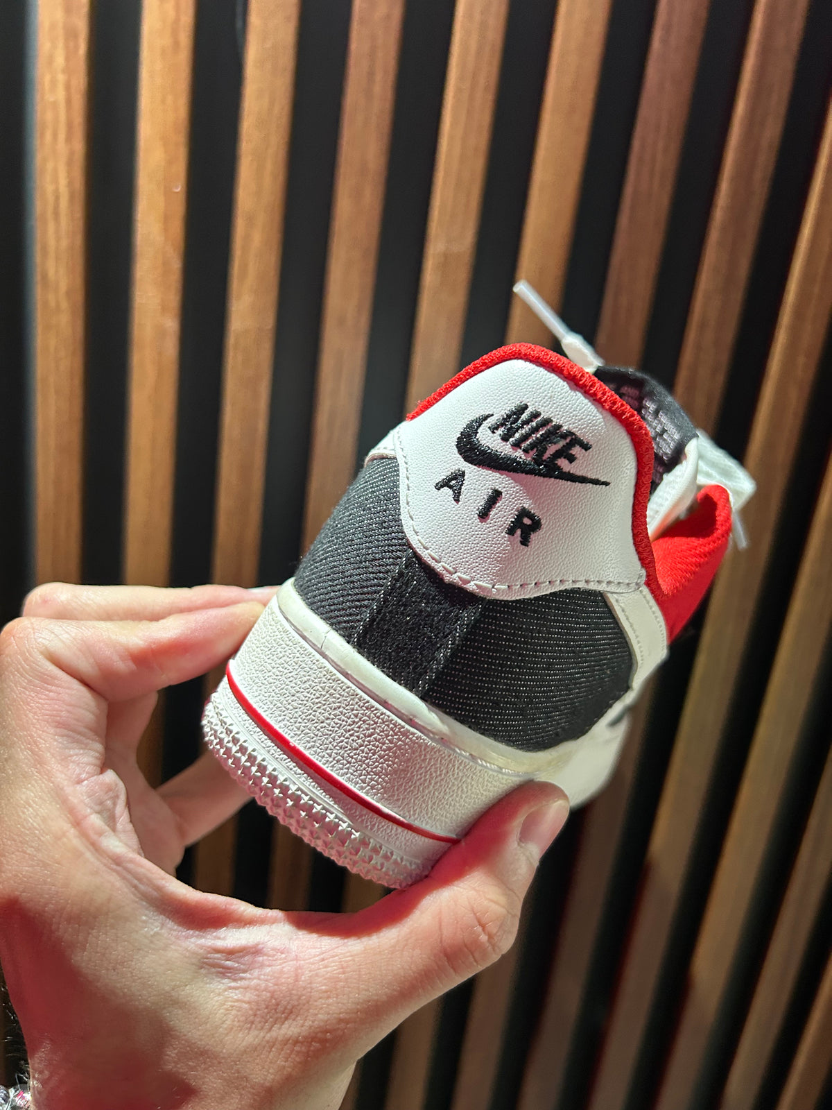 TENIS NIKE AIR FORCE 1 LV8 USA