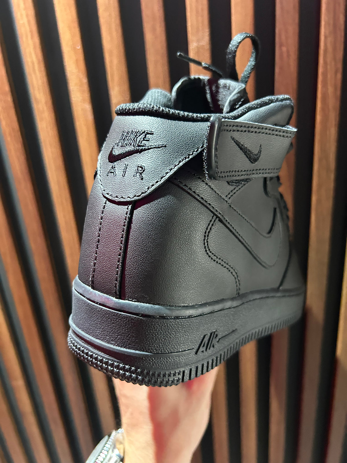 TENIS NIKE AIR FORCE 1 MID ‘07 TRIPLE BLACK