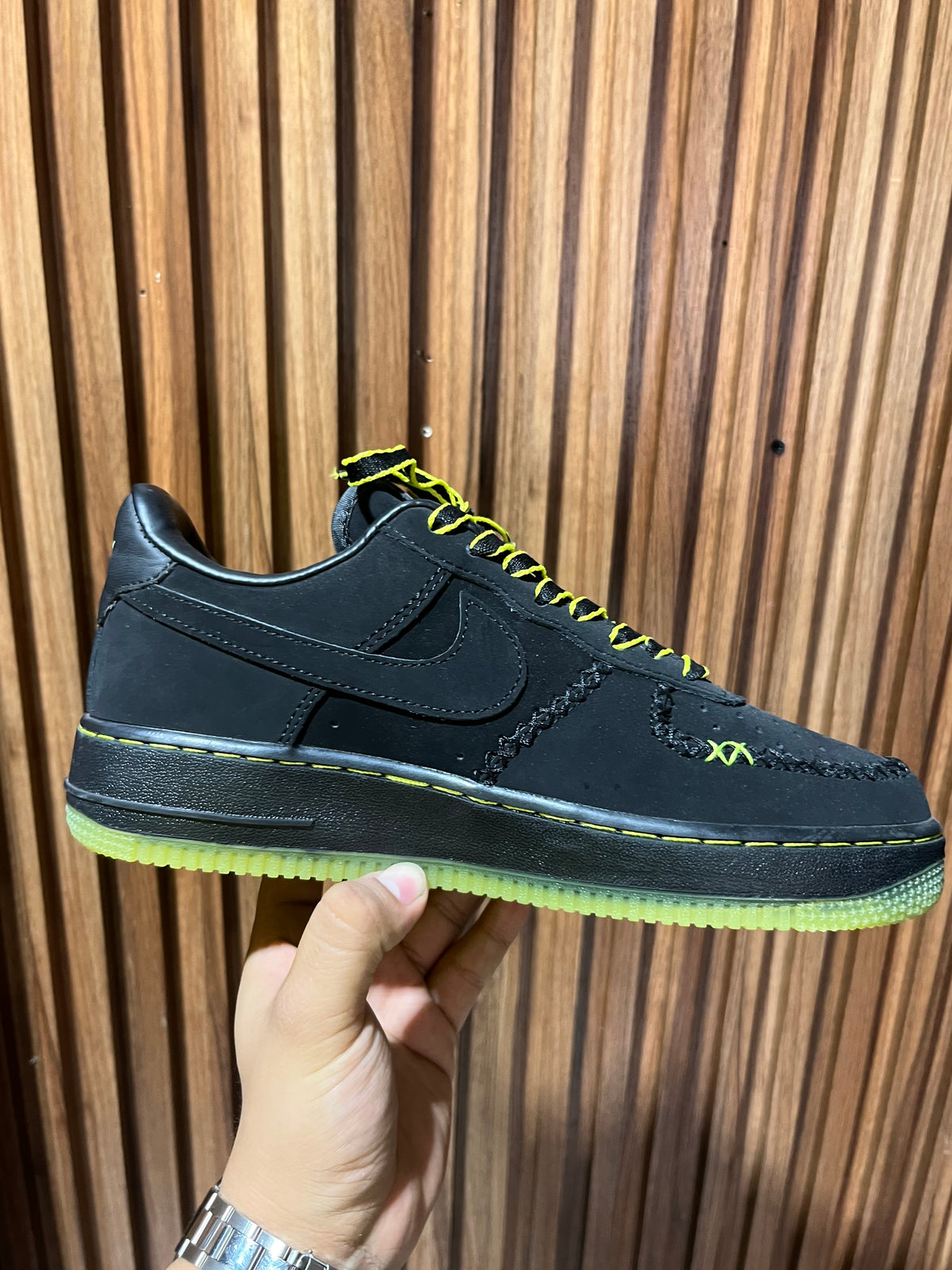 Tenis Nike Air Force 1 Low 1World x KAWS