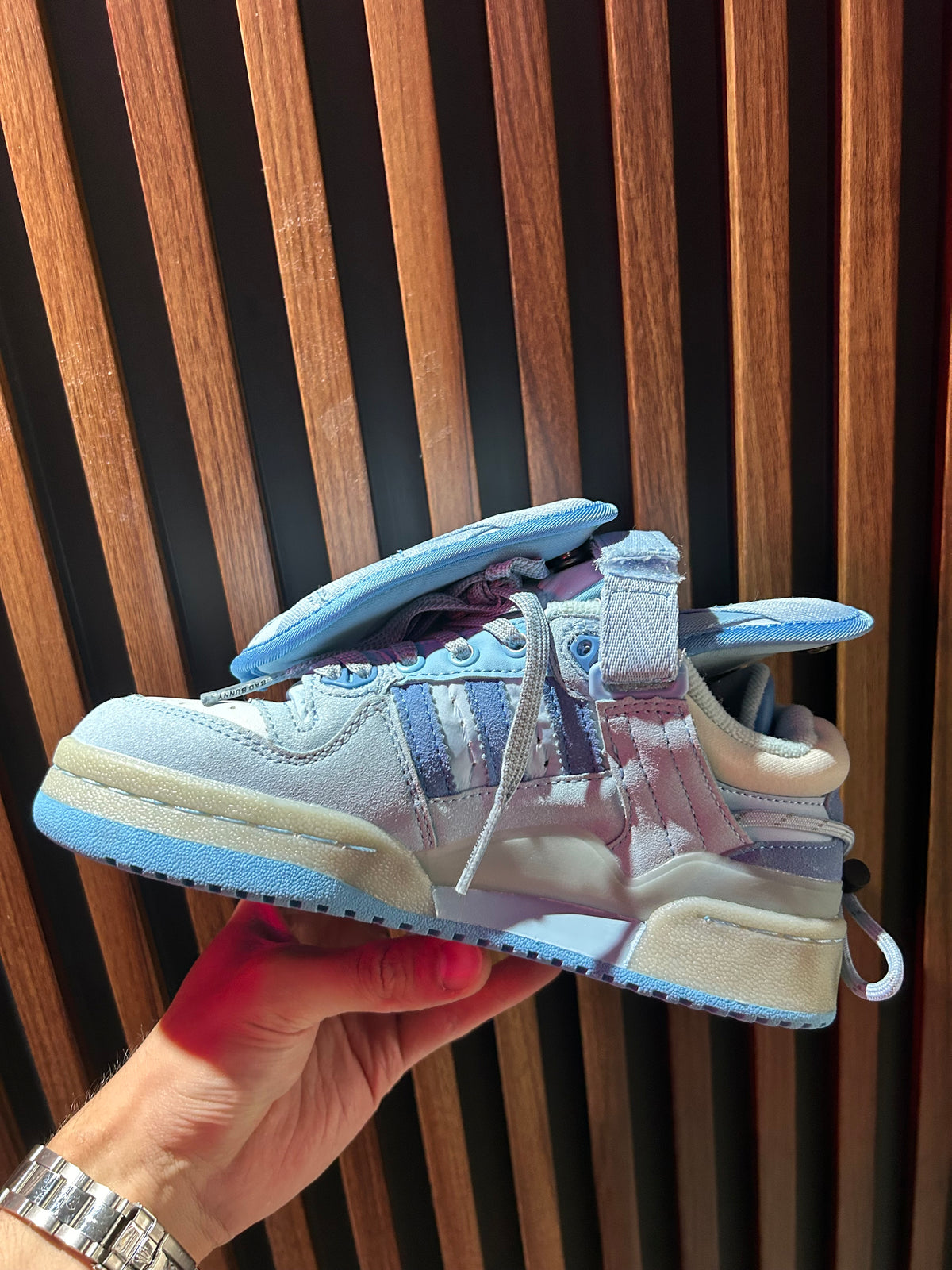 TENIS ADIDAS FORUM BUCKLE LOW X BAD BUNNY BLUE TINT