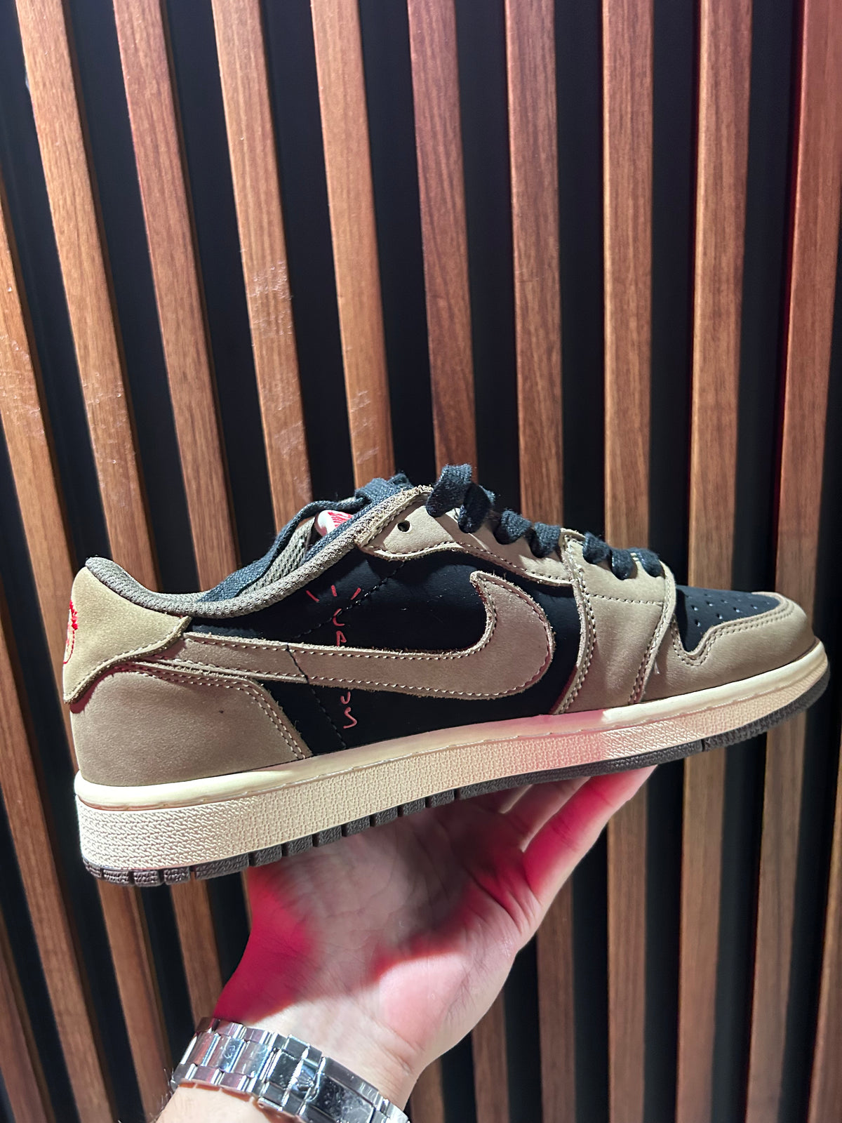 TENIS NIKE AIR JORDAN 1 LOW OG SP TRAVIS SCOTT MOCHA