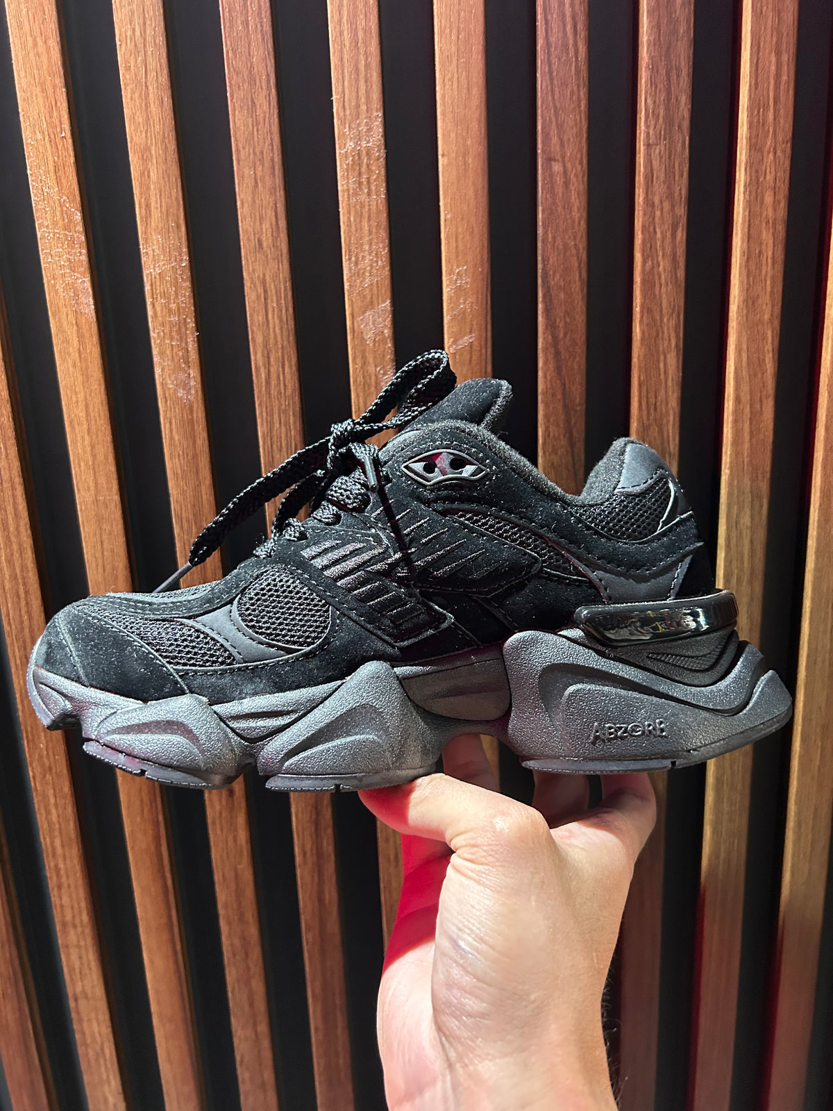TENIS NEW BALANCE 9060 TRIPLE BLACK