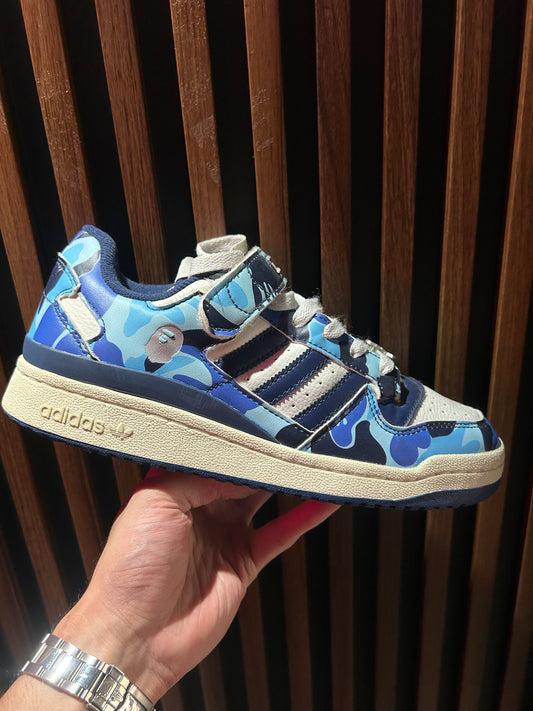 TENIS ADIDAS FORUM 84 LOW BAPE 30TH ANNIVERSARY BLUE CAMO