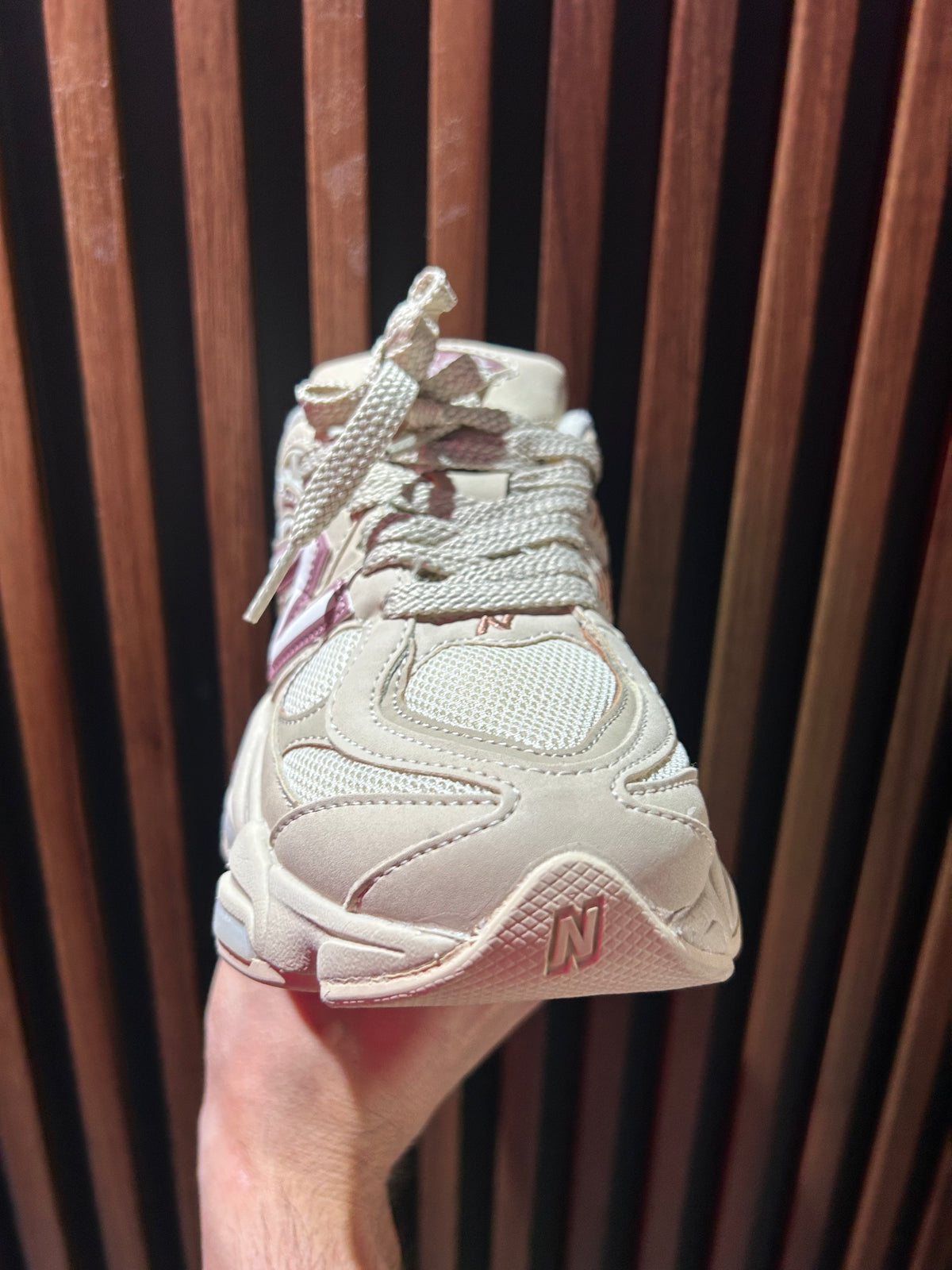 TENIS NEW BALANCE 9060 BONE SPARROW