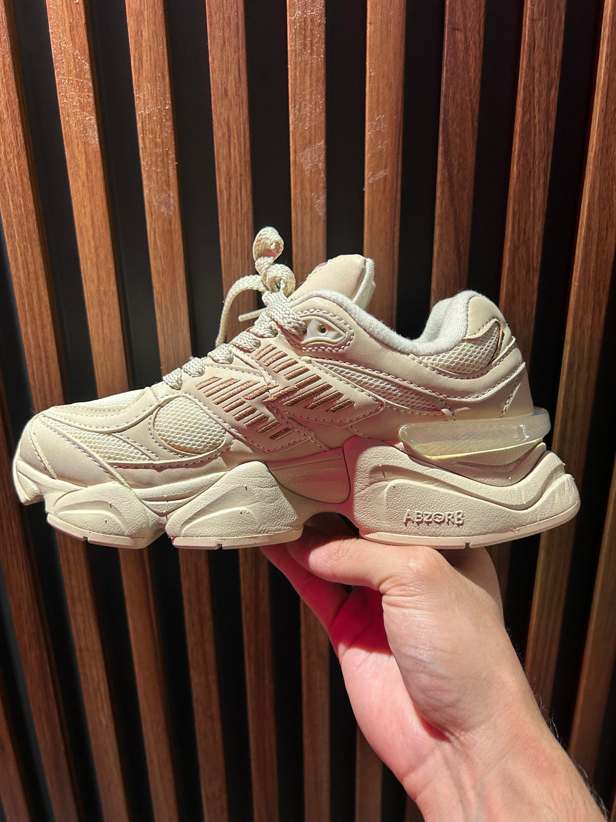 TENIS NEW BALANCE 9060 BONE SPARROW