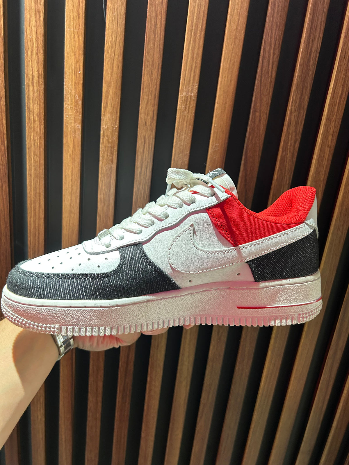 TENIS NIKE AIR FORCE 1 LV8 USA