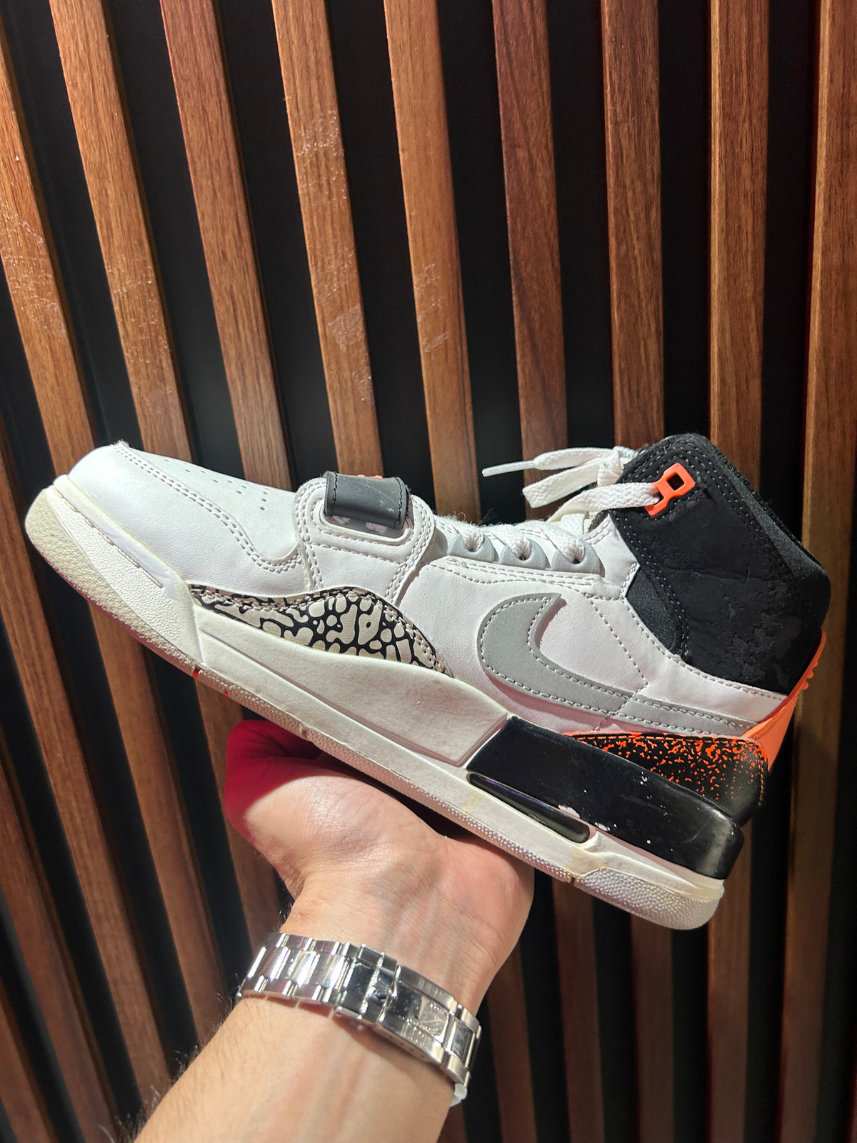 TENIS JORDAN LEGACY 312 HOT LAVA